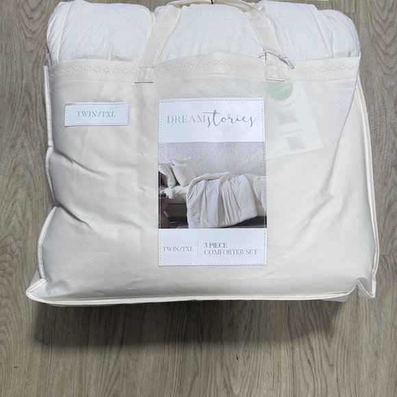 Dream Stories
3-Piece Comforter Set - Picture 1 of 4